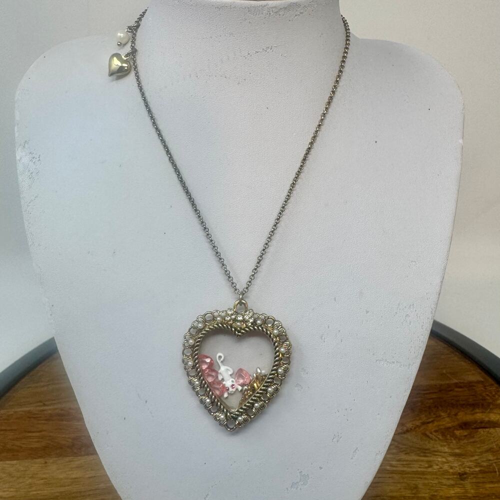 BETSEY JOHNSON Dream Closet Kitty Cat Floating Charm Heart Necklace